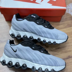 Nike DN8 “Cinza”